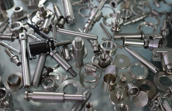 ¿Cómo se mecanizan las piezas pequeñas? La ciencia detrás de la precisión a microescala