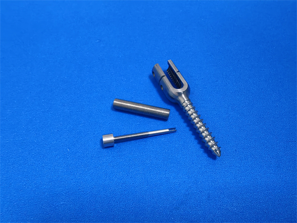 Mecanizado de tornillos suizo