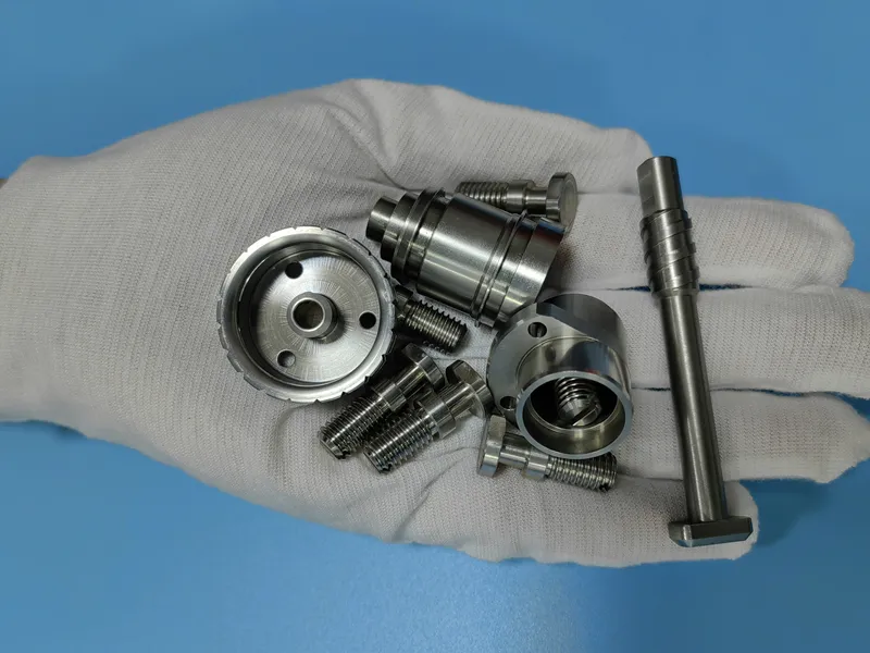 mecanizado con torno suizo CNC