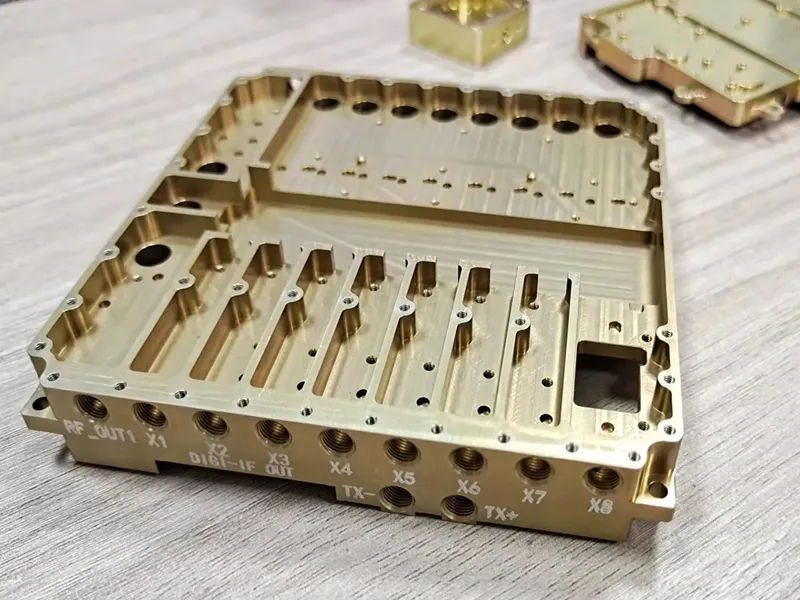 La guía del ingeniero para diseñar gabinetes electrónicos personalizados superiores