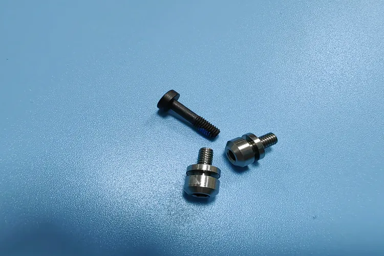 Piezas para máquinas de tornillo suizo CNC para producción de sujetadores de precisión