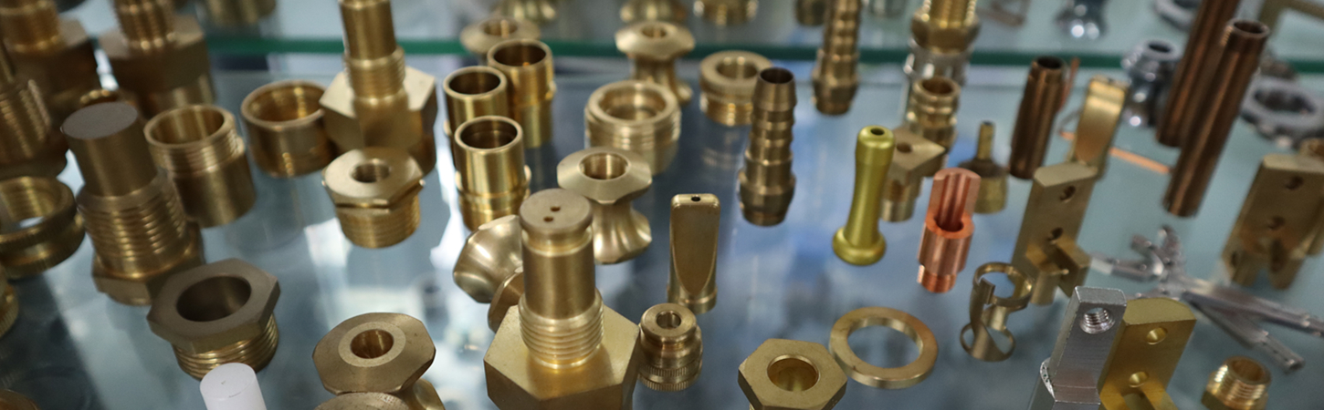 Piezas de torneado CNC de latón fabricadas por Falcon CNC Swiss con alta precisión