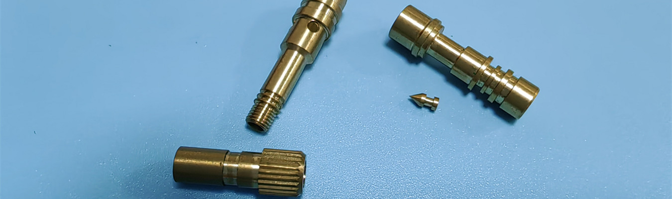 Tuercas mecanizadas por CNC de precisión con roscado interno preciso Tuercas mecanizadas por CNC de alta tolerancia con roscado de precisión para ensamblajes automotrices, robóticos e industriales