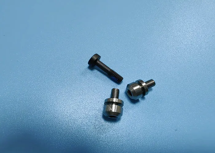 Control de concentricidad de tuercas, precisión de rosca y sujeción antivibración en el mecanizado CNC de precisión