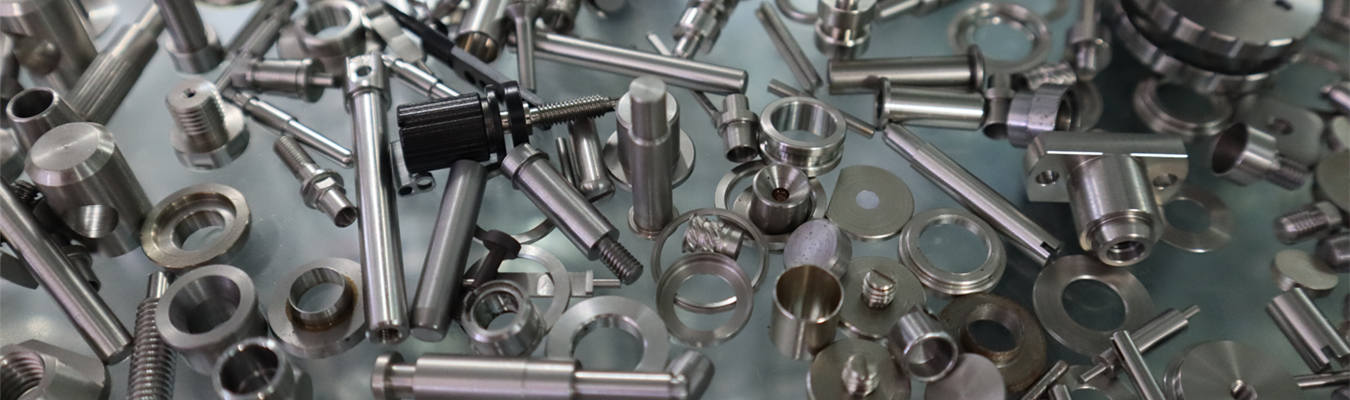 Fabricación de pasadores de precisión mediante mecanizado CNC suizo para componentes industriales de tolerancia estricta