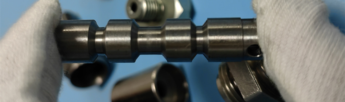 Conectores de precisión para automoción fabricados mediante mecanizado CNC suizo para conexiones eléctricas y mecánicas fiables