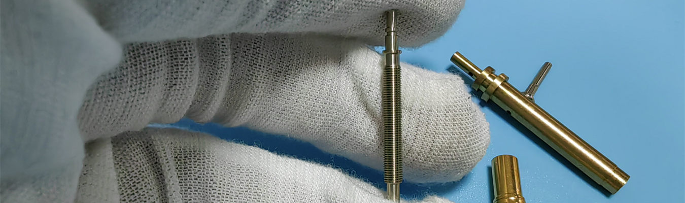 Fabricante de pines de conector personalizados que produce pines mecanizados con precisión CNC para conectores electrónicos, automotrices e industriales