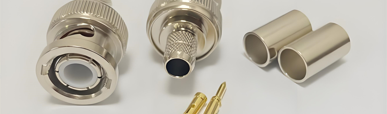 Fabricante de piezas de conector RF – Componentes suizos mecanizados a medida Fabricante de piezas de conector RF personalizadas especializado en componentes de precisión mecanizados suizos para sistemas de transmisión de señal